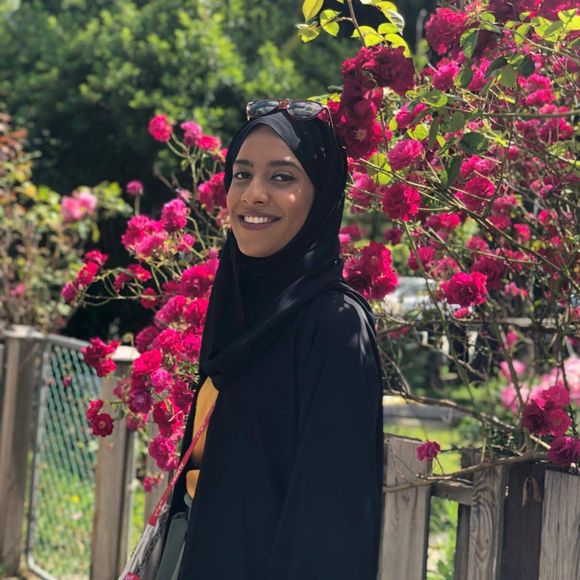 Meet your Posher, Hamda - Picture 1 of 1